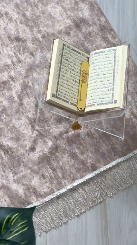 Acrylic Glass Holy Quran Stand